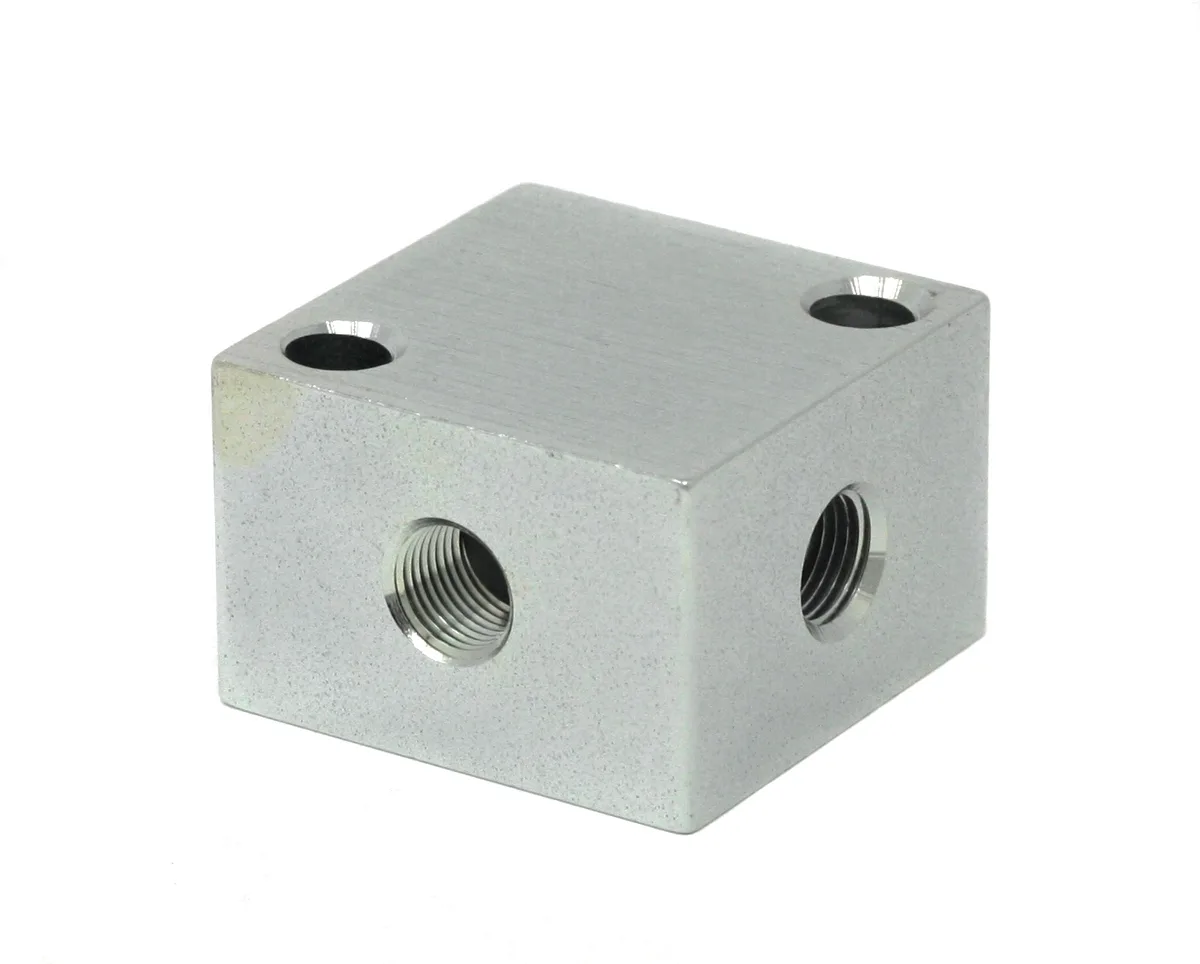 Cross Anchor Fitting, 1/8 in. NPSF - Graco 560543